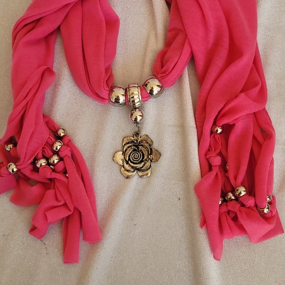Bundle of 4 Statement/Pendant Scarves - Picture 8 of 9
